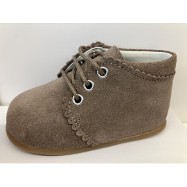 Botita bebé cordón ante