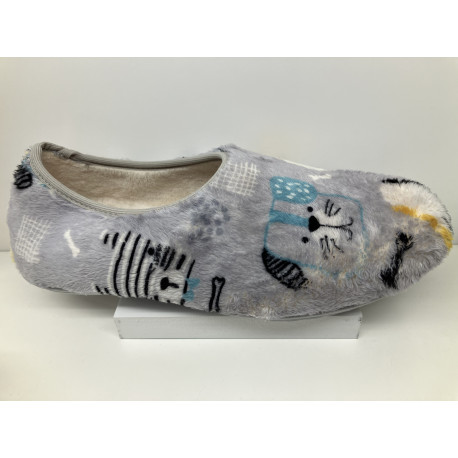 Zapatilla casa estampado perritos